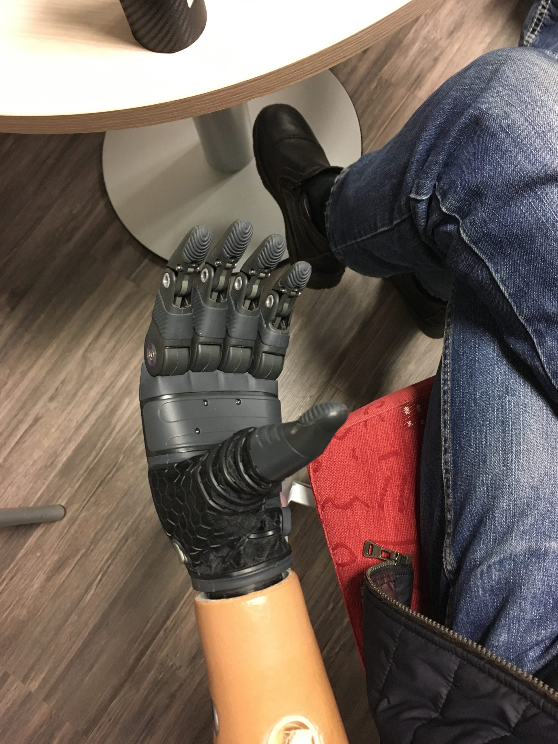 Die erste myoelektronische wasserfeste Prothesenhand